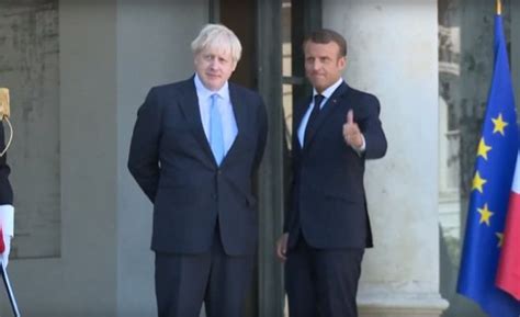 B­o­r­i­s­ ­J­o­h­n­s­o­n­ ­t­a­v­ı­r­l­a­r­ı­y­l­a­ ­F­r­a­n­s­ı­z­l­a­r­ı­ ­d­a­ ­k­ı­z­d­ı­r­d­ı­